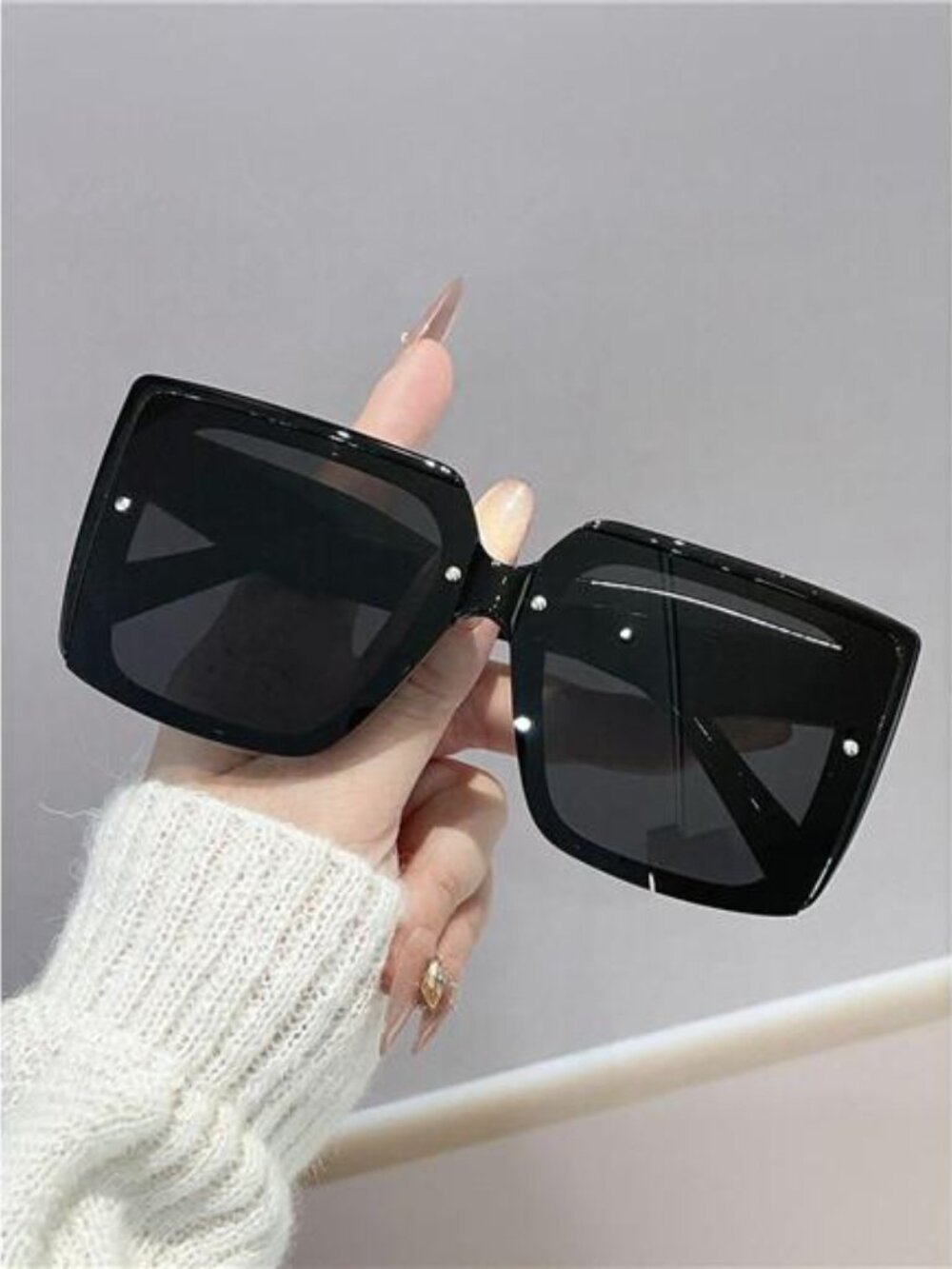 Oversized Gradient Square Sunglasses - Picture 7 of 8